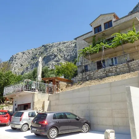 Lovely In With House Sea View Apartman