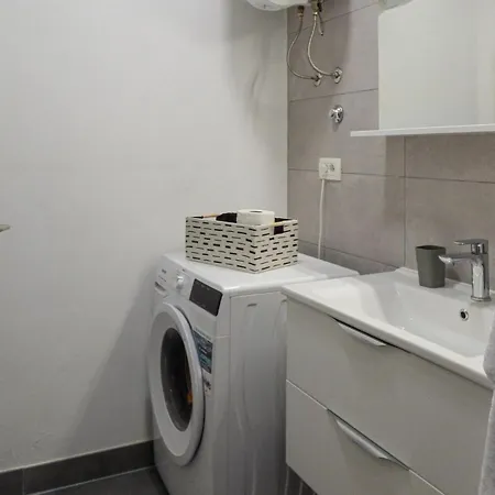 Apartman Lovely In With House Sea View Omiš