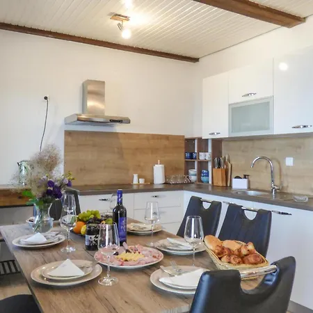 Apartman Lovely In With House Sea View Omiš