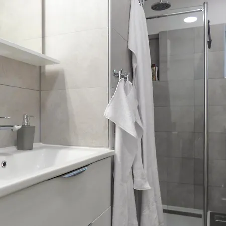Lovely In With House Sea View Apartman *